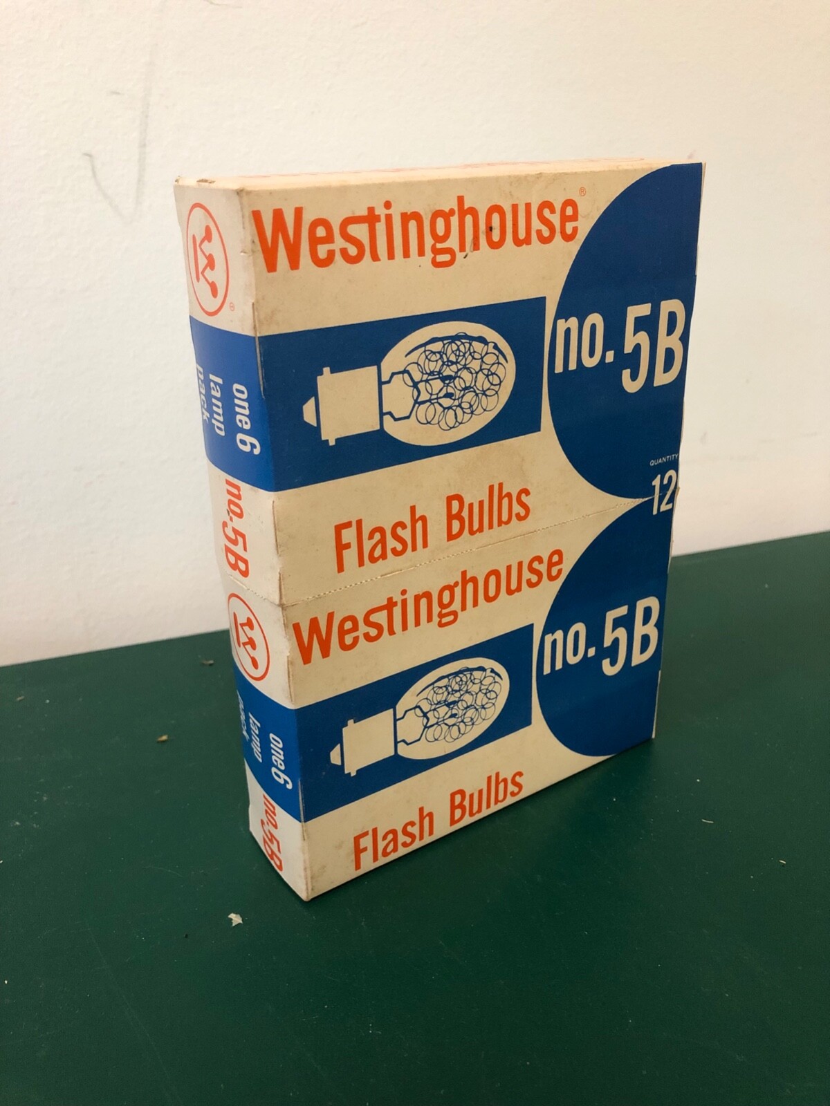 Vintage lot of westinghouse flashbulbs 18 M2B bulbs and 48 no.5B bulbs