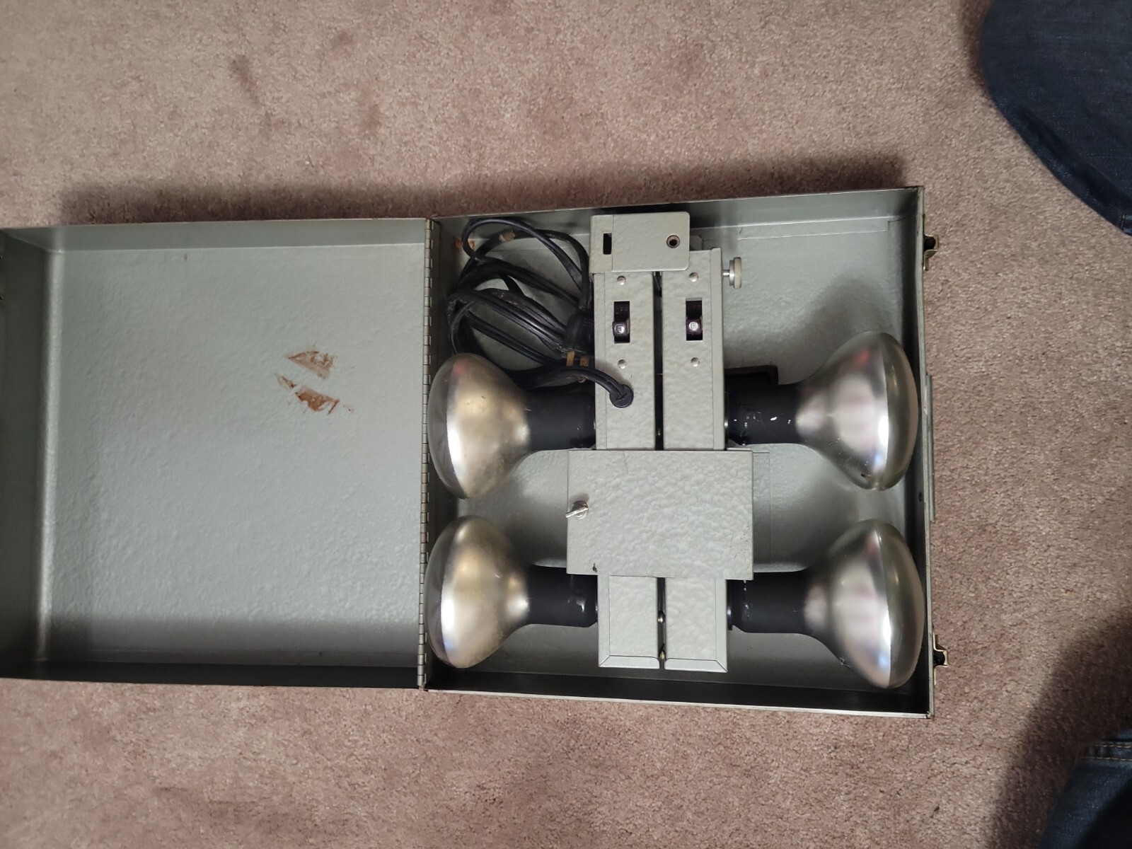 Vtg Chicago Kitchenware Metal Light Bar 4 bulb base Dual Switch with case