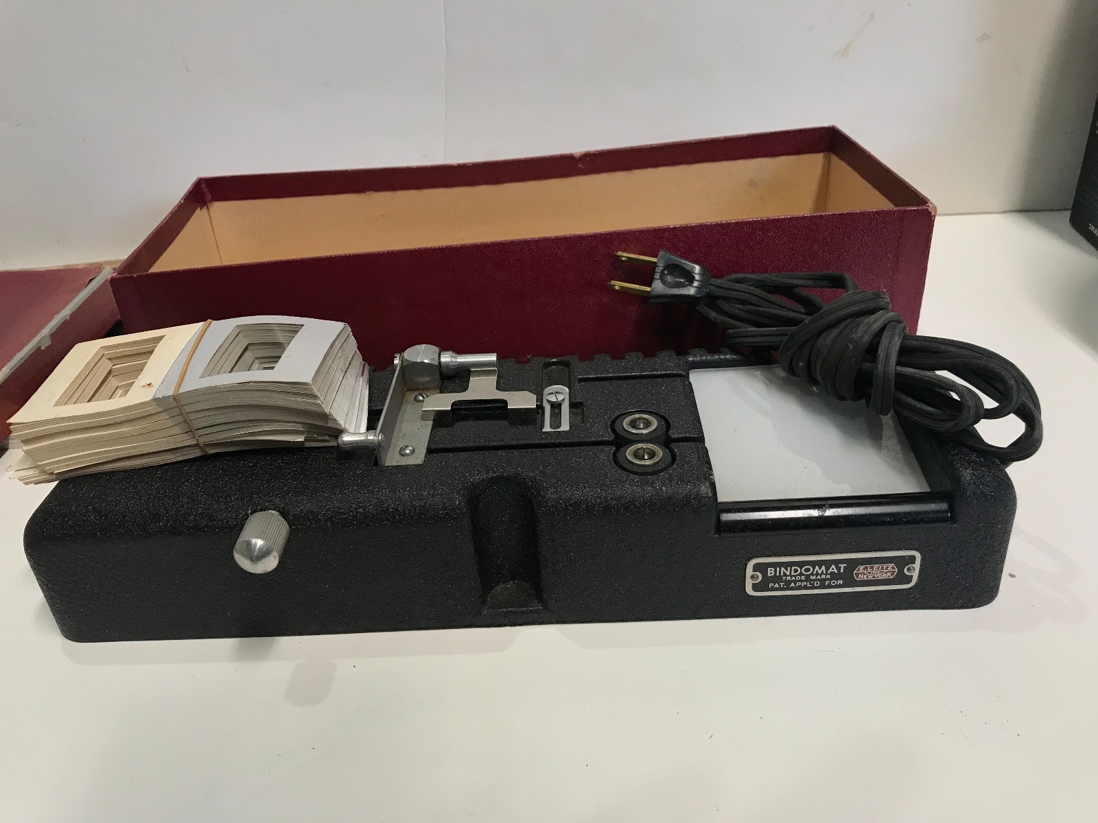 LEITZ BINDOMAT SLIDE MOUNTER Catalog No. 69052 **