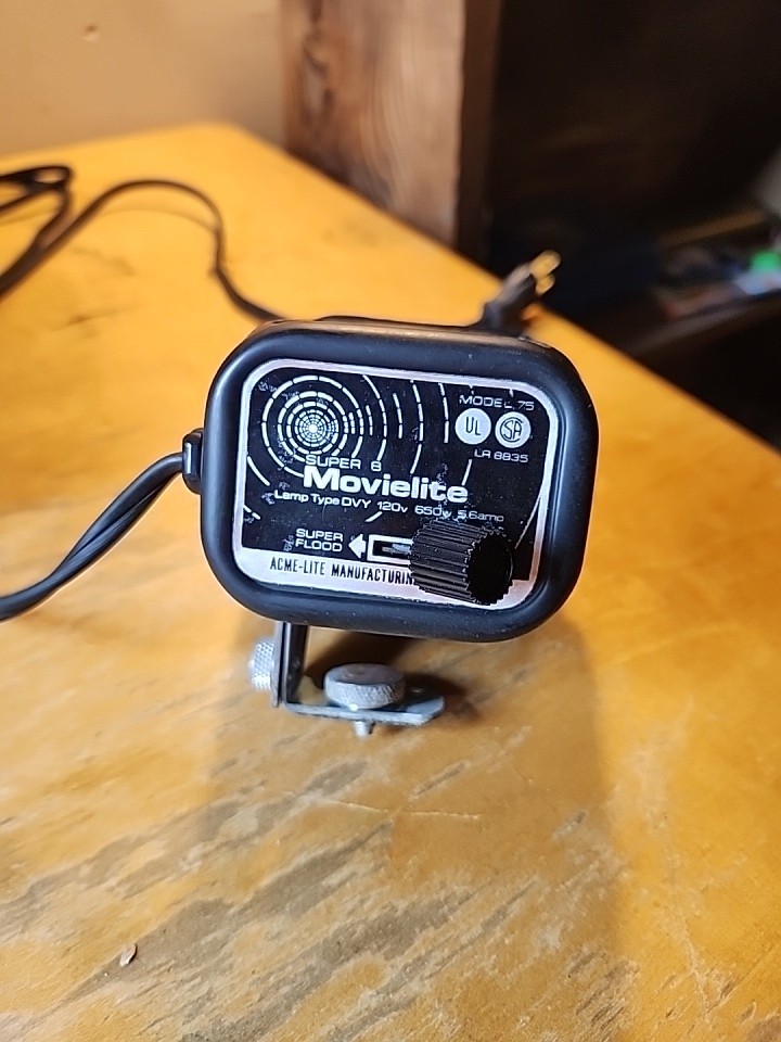 Acme-Lite Movielite Model 75 DVY Light + Cameralite 750 Box (Not Original Box)