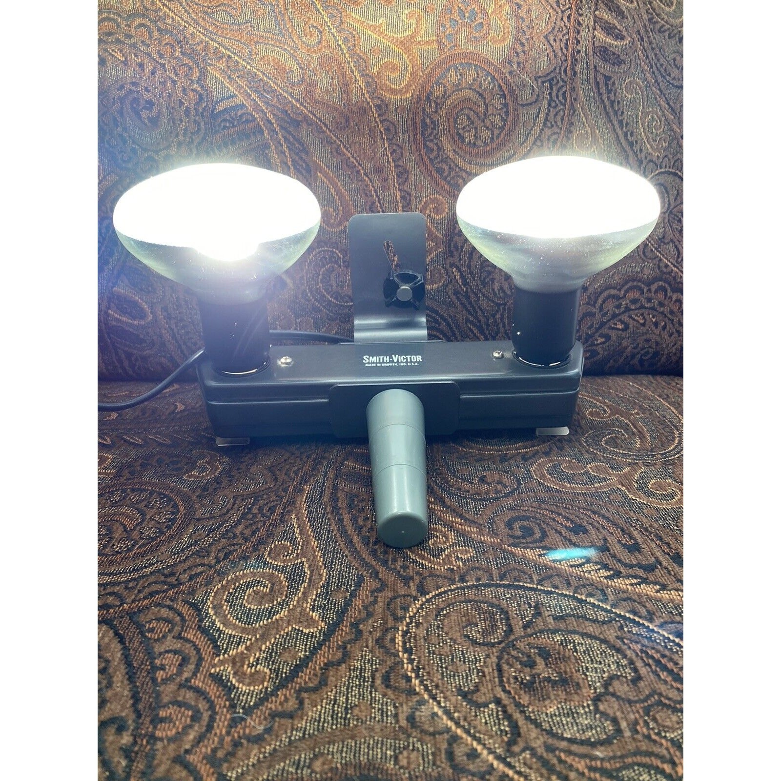 Vintage Smith-Victor E23714 L20 Light Bar W/Original Box – Works Great – Movies