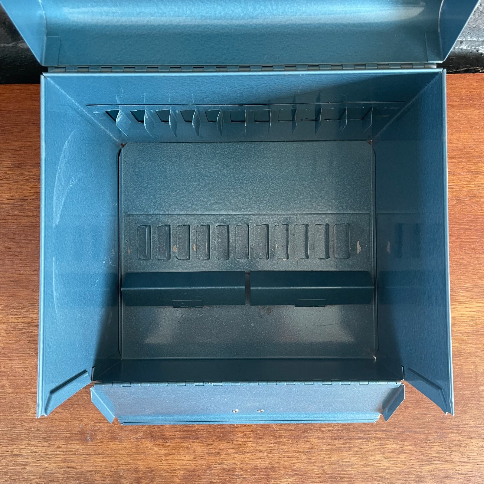 Large De Luxe Movie Reel Chest Holds 12 7 inch or 5 inch reels