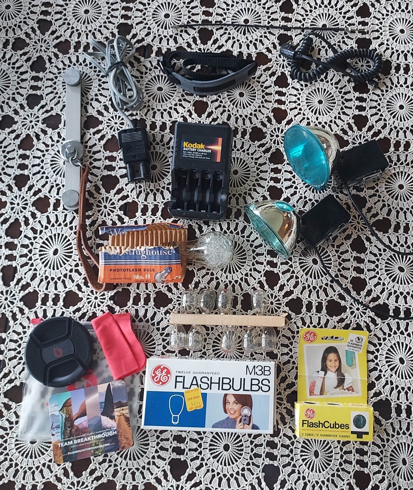 Vtg Lot Camera Photography Accessories Bulbs Flashcubes Polaroid 268 GE Kodak