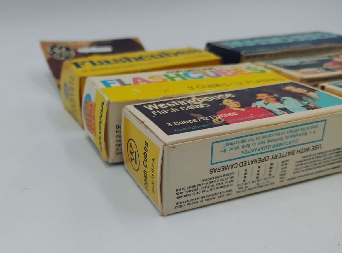 Vintage Lot 1 Sylvania, 1 sylvania blue dot, 1 GE, 3 Westinghouse Flashcubes