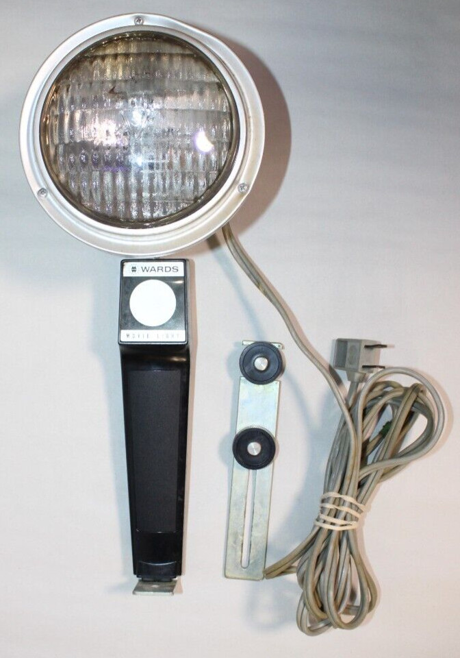 Vintage Montgomery Wards Twin Beam Movie Light – Part No. 67-3284 – w/Box