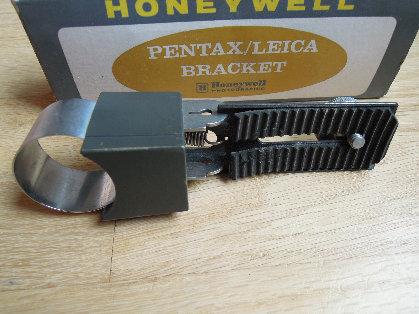 Pentax/Leica Camera Flash Bracket Canon Nikon Kodak Camera Round Handle Graflex