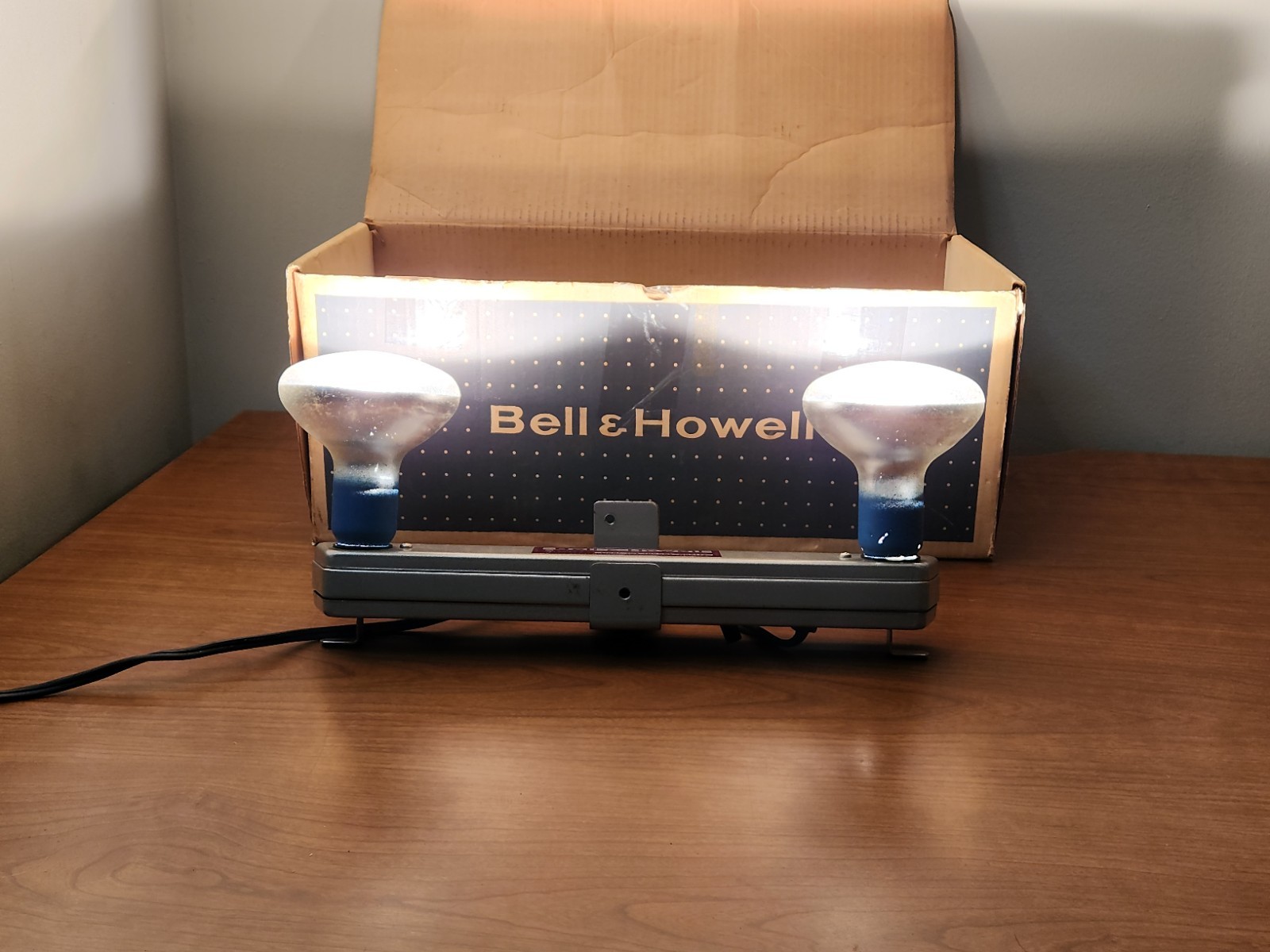 Vintage 1950s Bell & Howell Model #35968 2 Lamp Indoor Light Bar W/ Box Tested