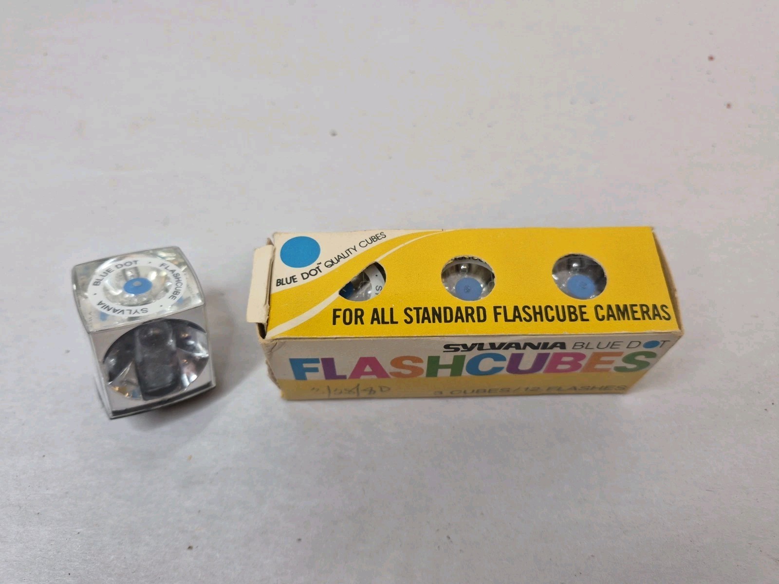 Vintage Sylvania Flash Cubes Blue Dot 4 Cubes 16 Flashes