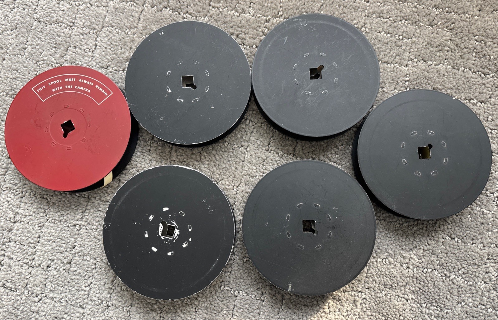Lot Of 6 Empty 16mm camera Film Reel 100′ Take Up spool Cine R-90 & 2 Cases