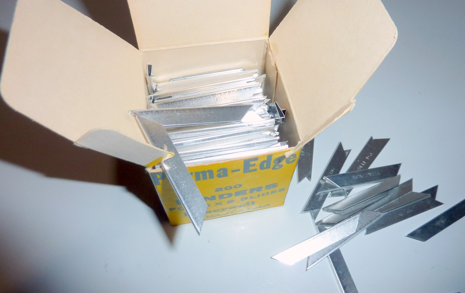 VTG HONEYWELL PERMA-EDGE BINDER SLIDES (200) FOR 2X2 UNUSED IN BOX