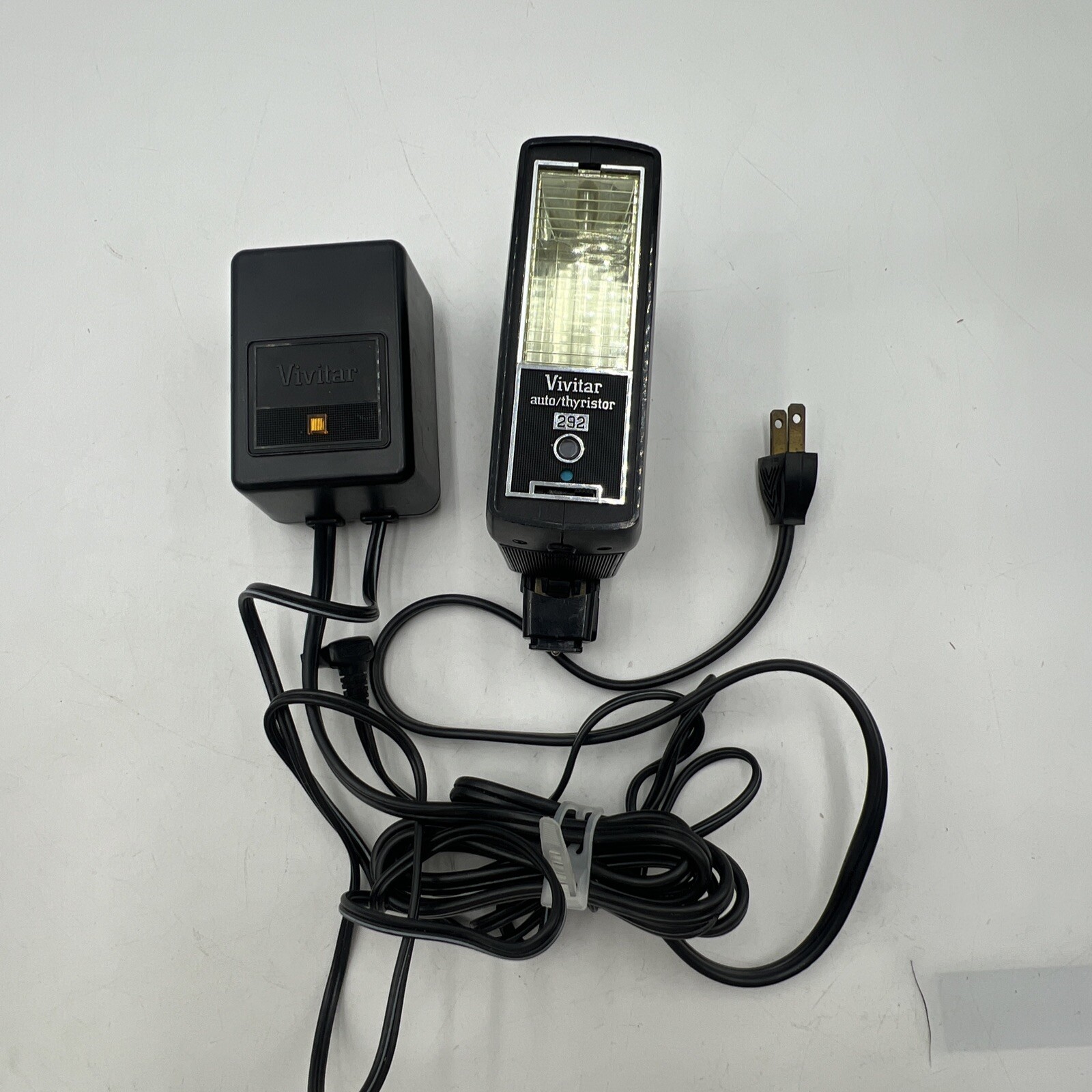 VIVITAR AUTO THYRISTOR 292 CAMERA FLASH W/ MV-3 CHARGER CONVERTER + NC-2