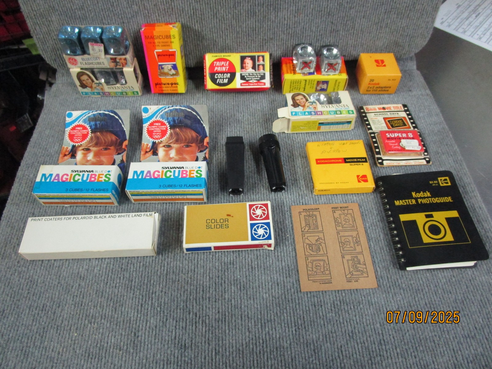 Lot Vintage Camera Flash Bulbs & More