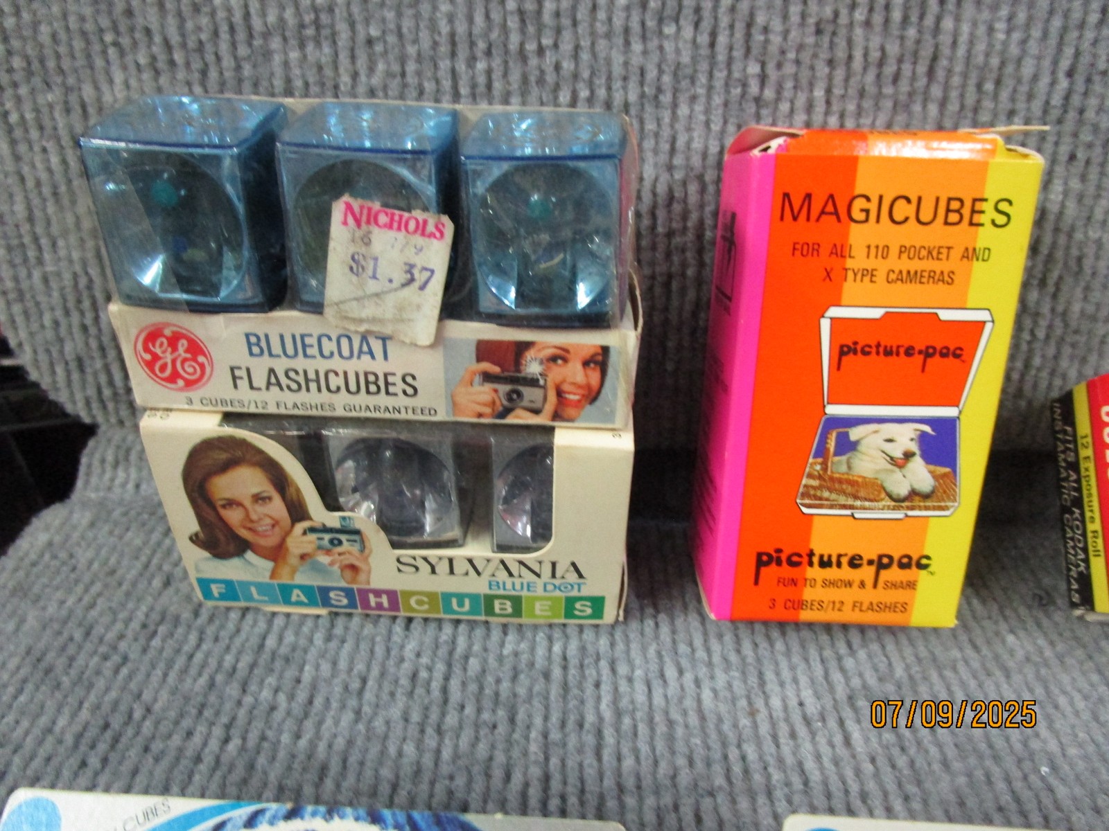 Lot Vintage Camera Flash Bulbs & More