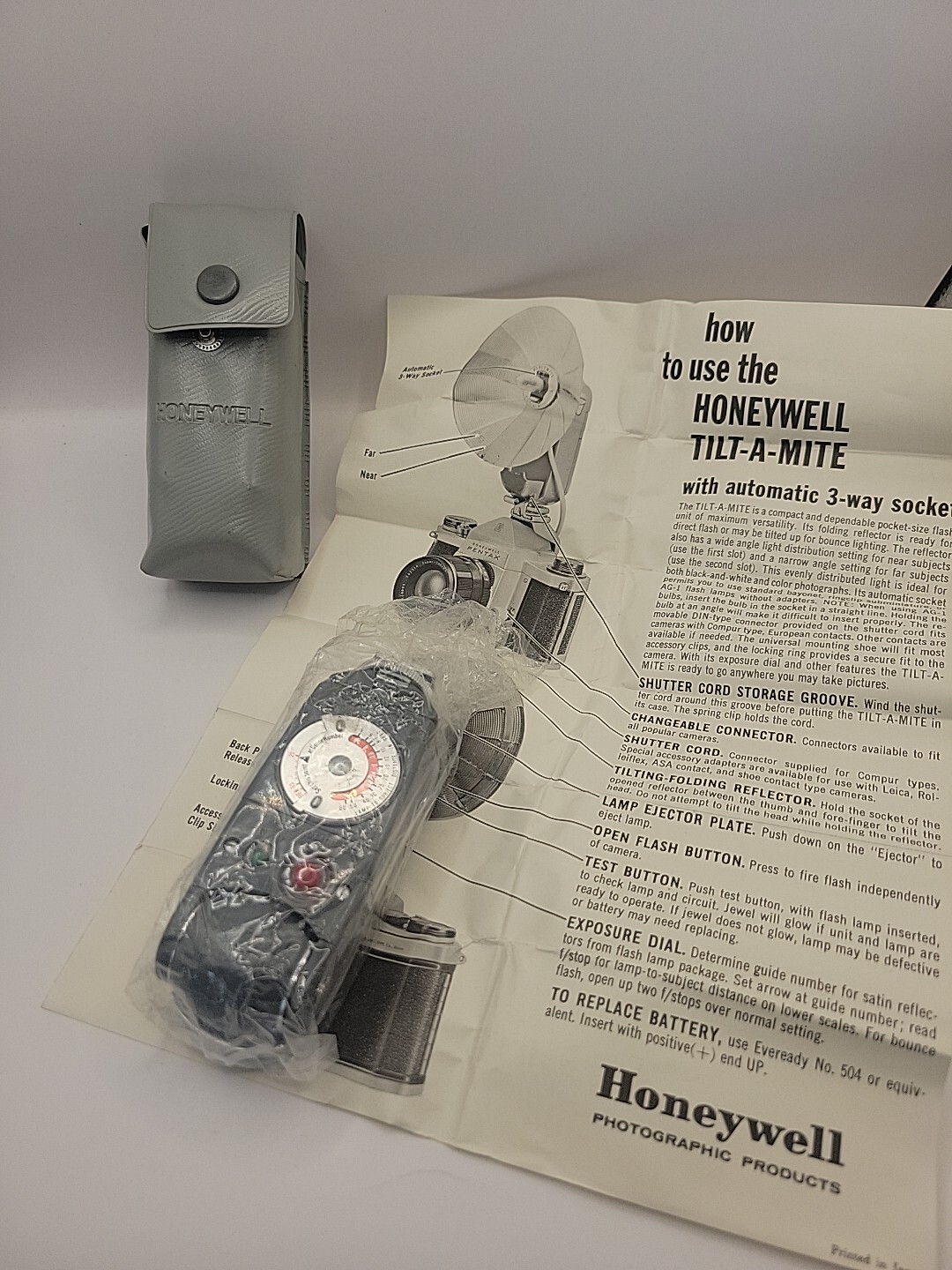 Vintage Honeywell Tilt-A-Mite Camera Equipment Flash Collapsible Fan NOS Z8