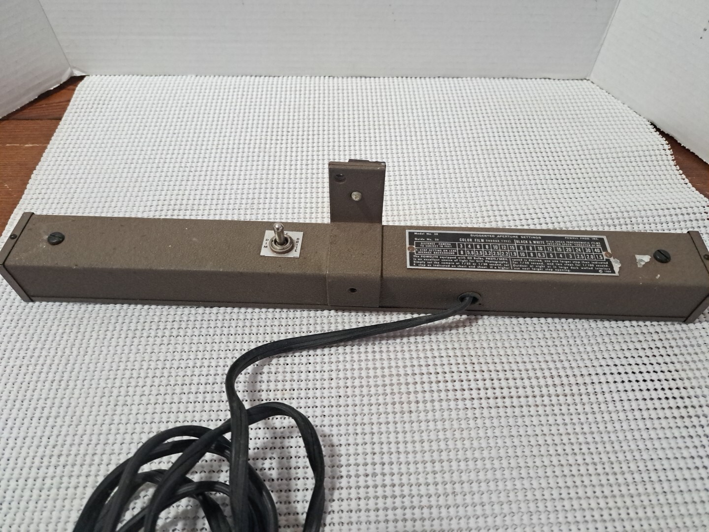Vintage Powell Products Powerlite Jr. Model 20 Tripod Mountable Light Bar