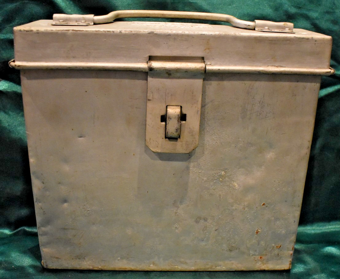 VINTAGE 16MM/8 MM FILM METAL BOX CORP.