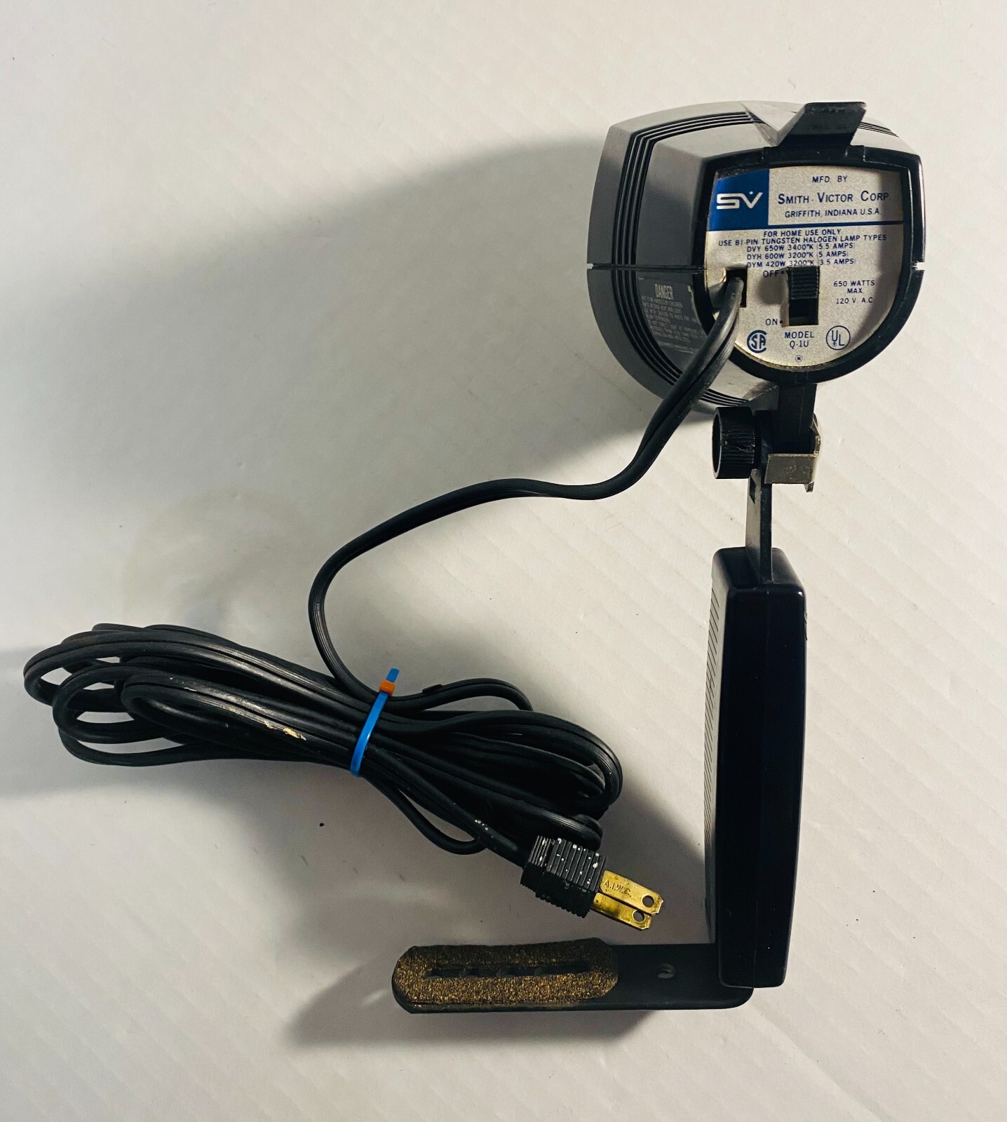 Vintage 1960’s SV Smith-Victor Movie Light Model Q-1U for Super 8 Movie Cameras.