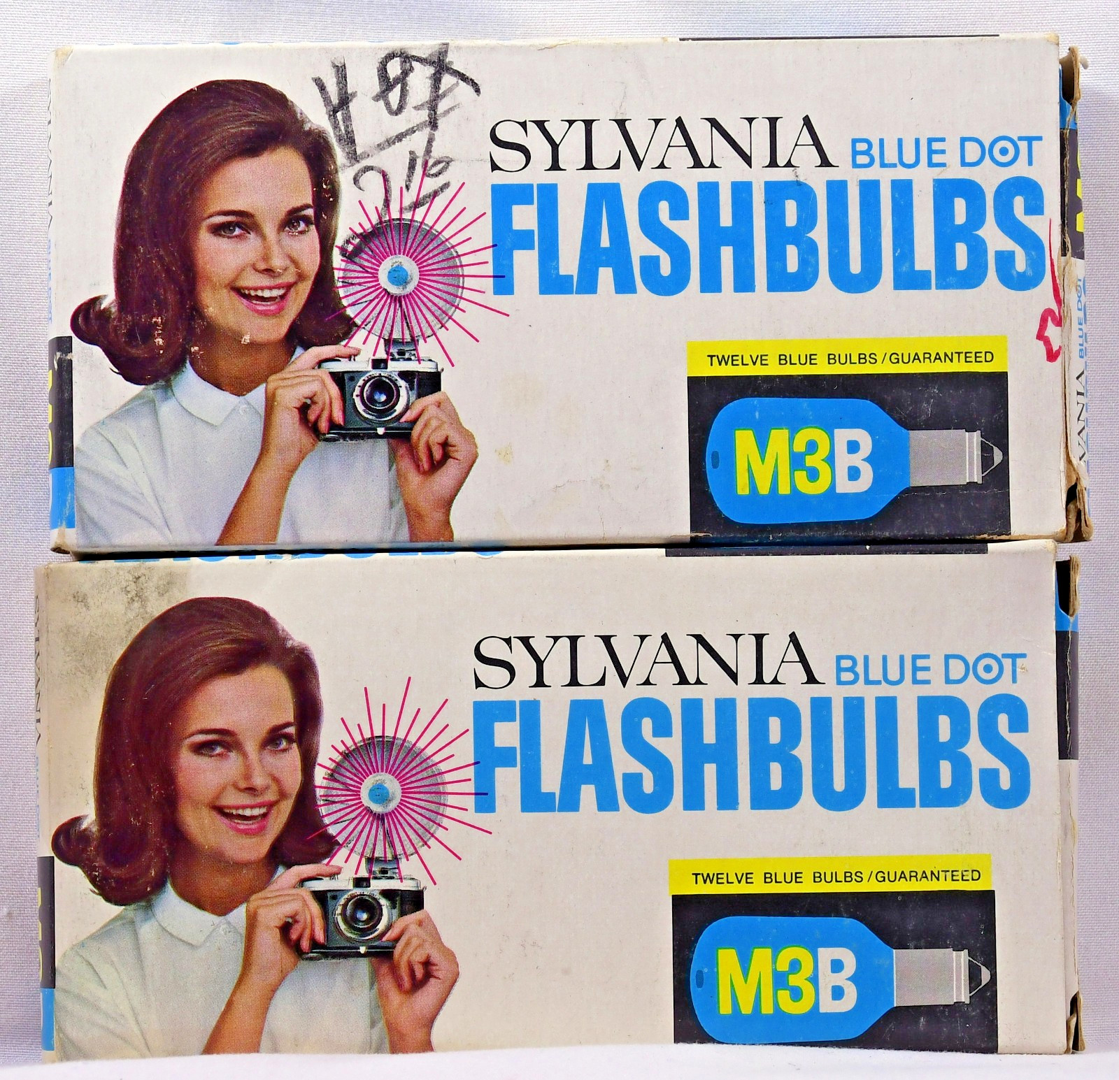 33 Vintage Sylvania M3B Blue Dot Flashbulbs Blue Color Unused Original Box