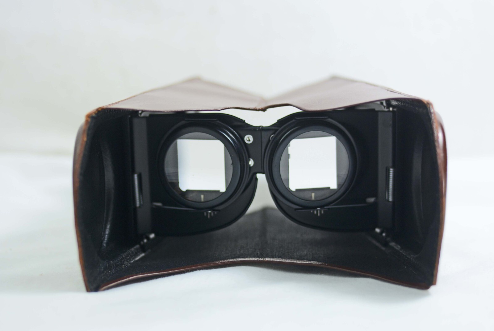 VINTAGE ROLLEIFLEX TLR CAMERA BROWN LEATHER EXTENSION FOCUSING HOOD F3.5 2.8