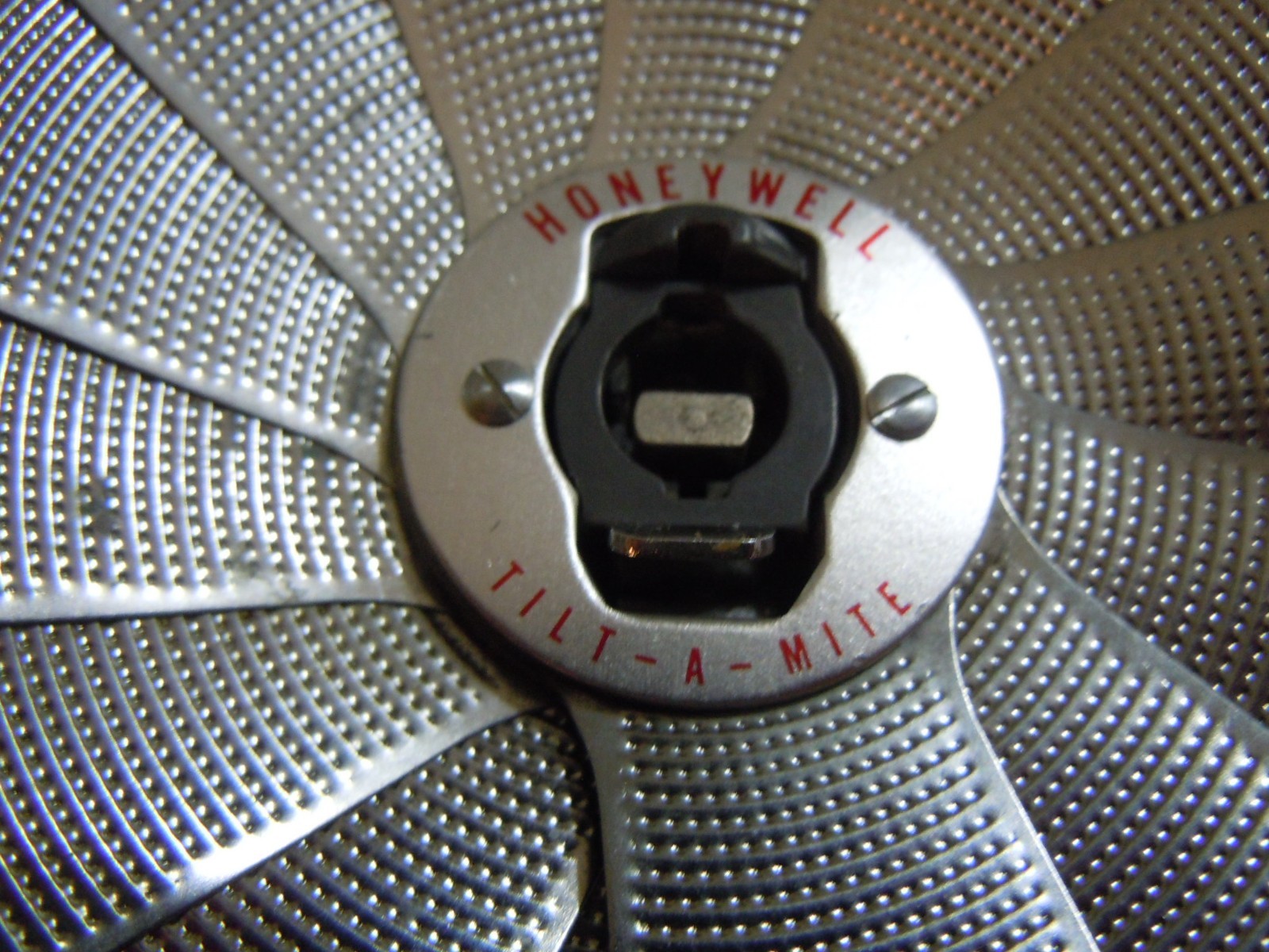 Honeywell Tilt-A-Mite Fan Style Flash w/ Case Capacitor Battery (Made in Japan)