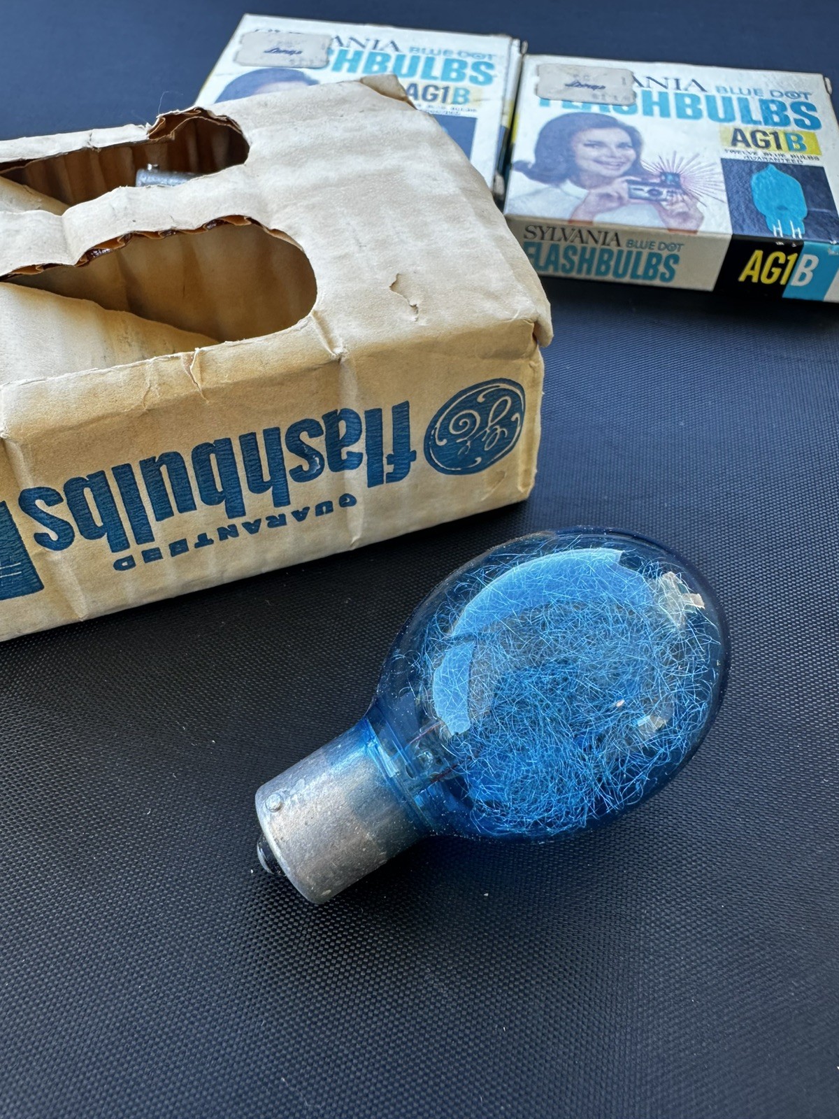 (2) Vintage Sylvania GE 5b AG1B Blue Dot Flashbulbs NEW 12 +7 Bulbs Made in USA