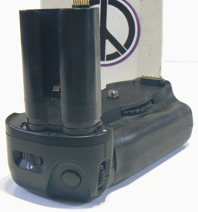 Nikon Multi Function Battery Pack Grip MB-D100 for Nikon D100 – Made in Japan