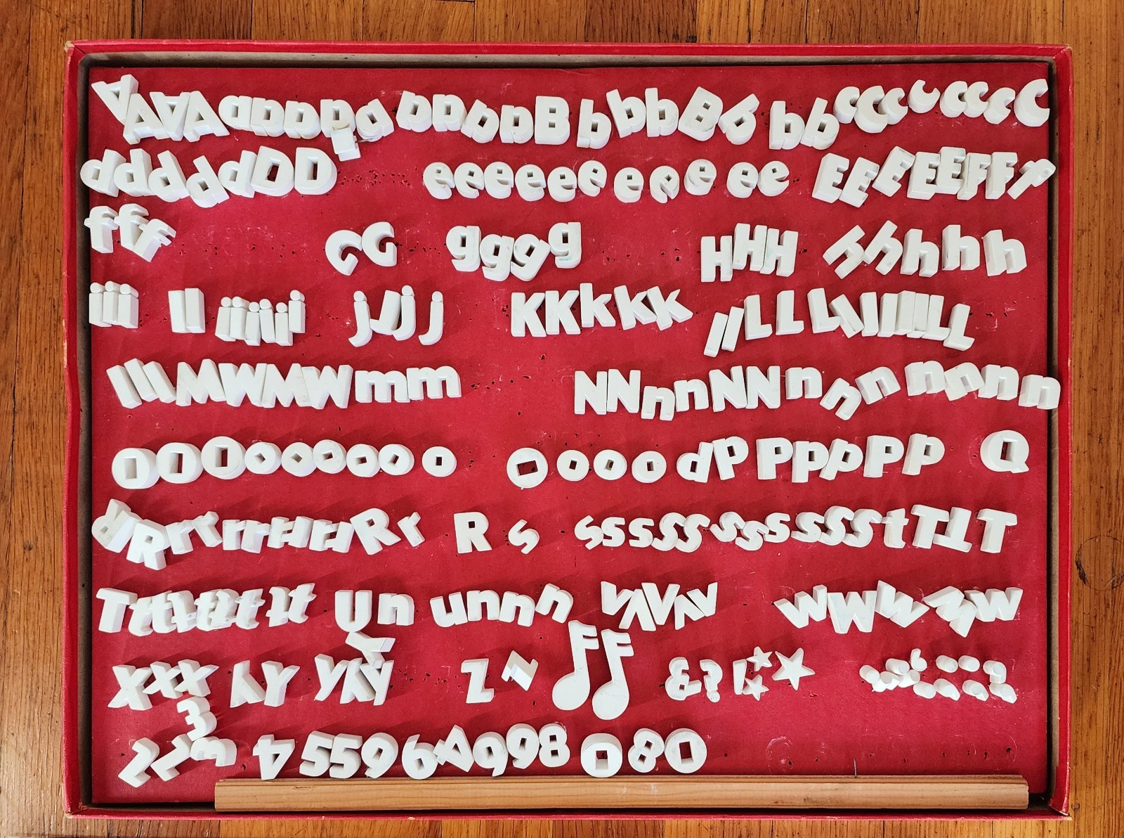 Mitten’s Movie Titlers SLT-1 Pinless Letters Professional Titles Stikum