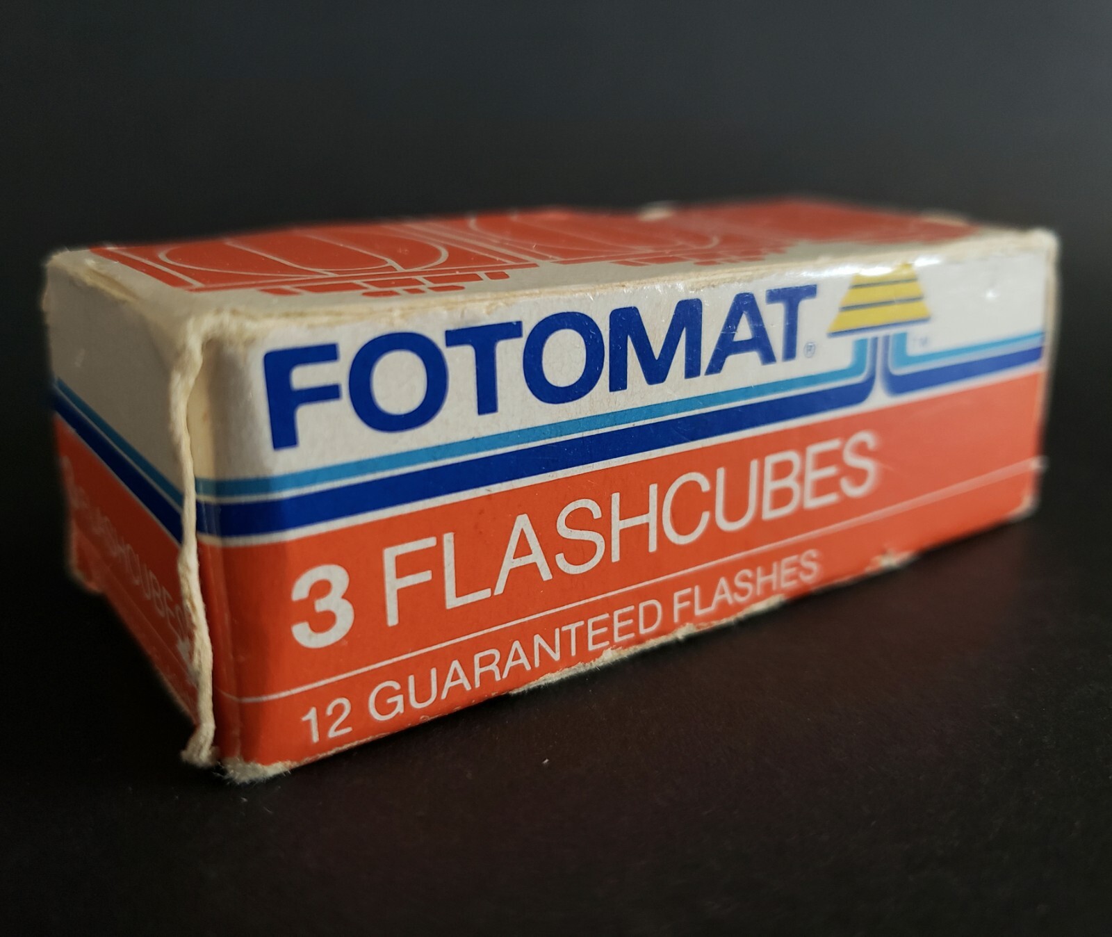 One Pack of FOTOMAT FLASHCUBES Blue flash MAGICCUBES 3 pack VINTAGE 12 Flashes