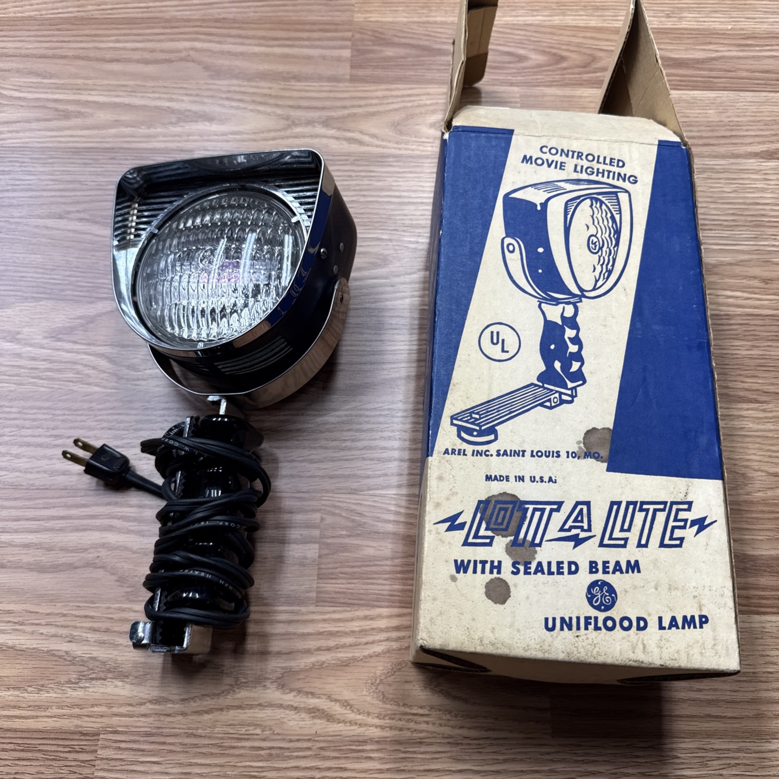 Vintage Arel Lott A Lite Home Movie Lighting Sealed Beam GE Uniflood Lamp Works