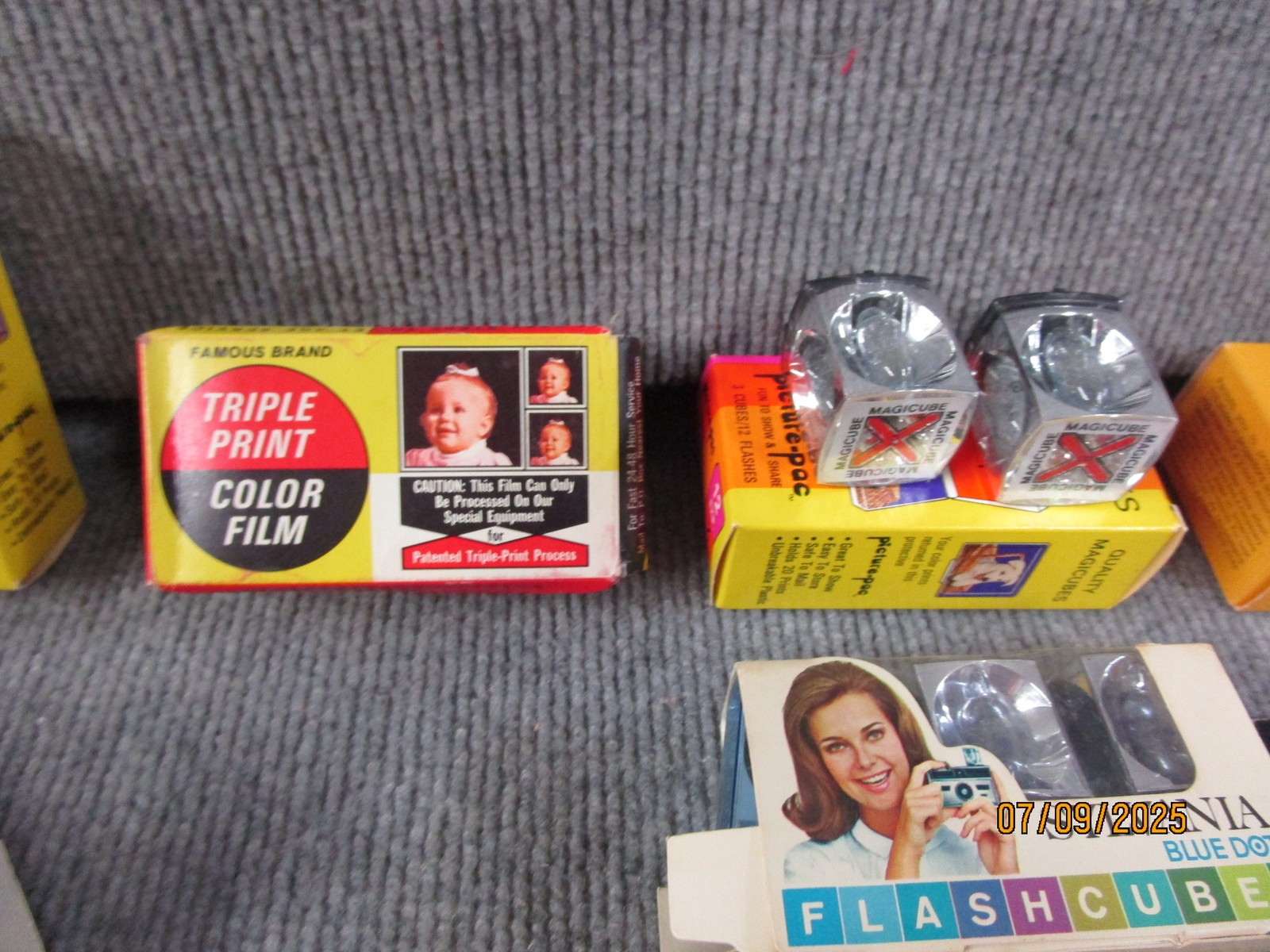 Lot Vintage Camera Flash Bulbs & More