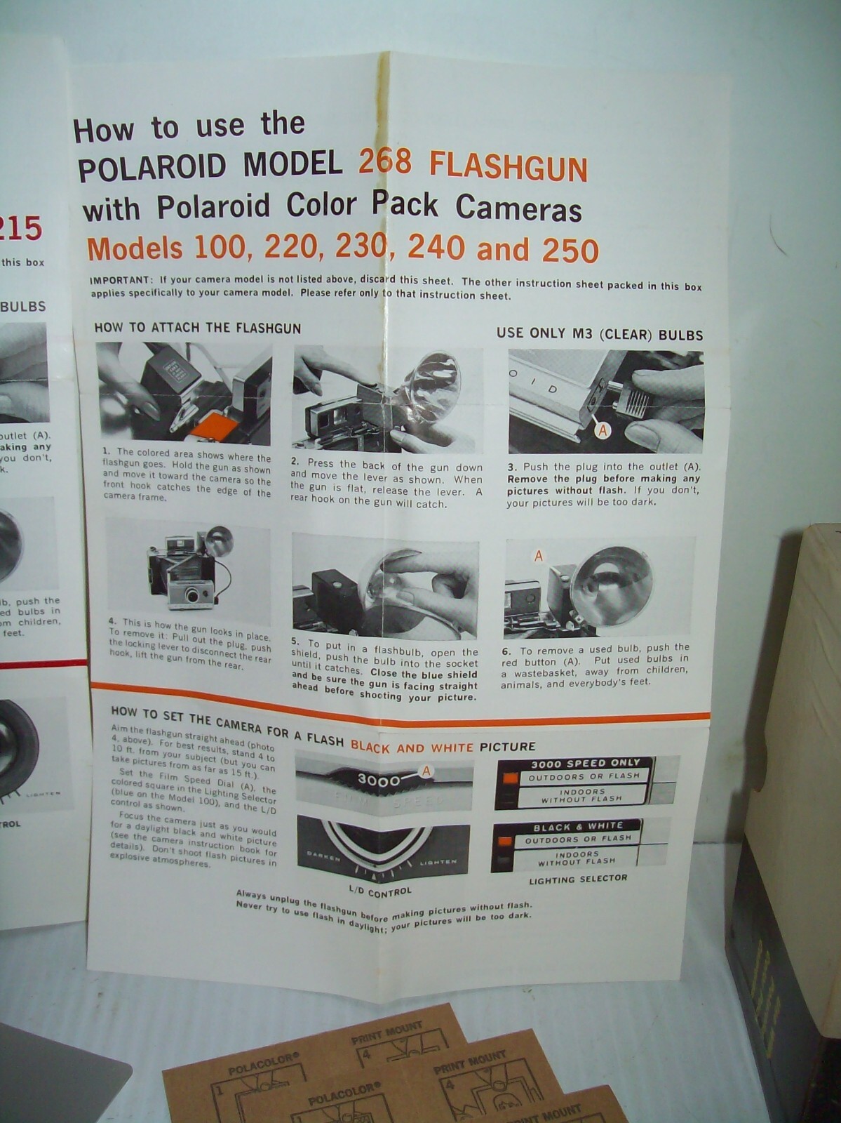 Vintage Polaroid Camera Flashgun # 268 w/Literature, Manual Bulbs & More