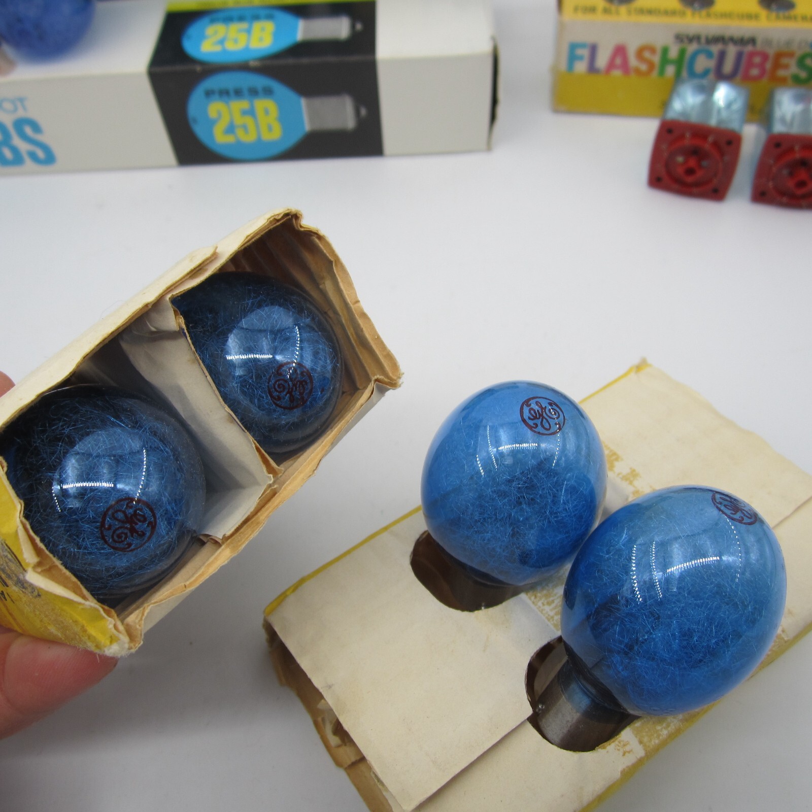 Vintage Misc Random Lot of 38 Flashbulbs Flashcubes Sylvainia M3B 25B GE #5 Blue