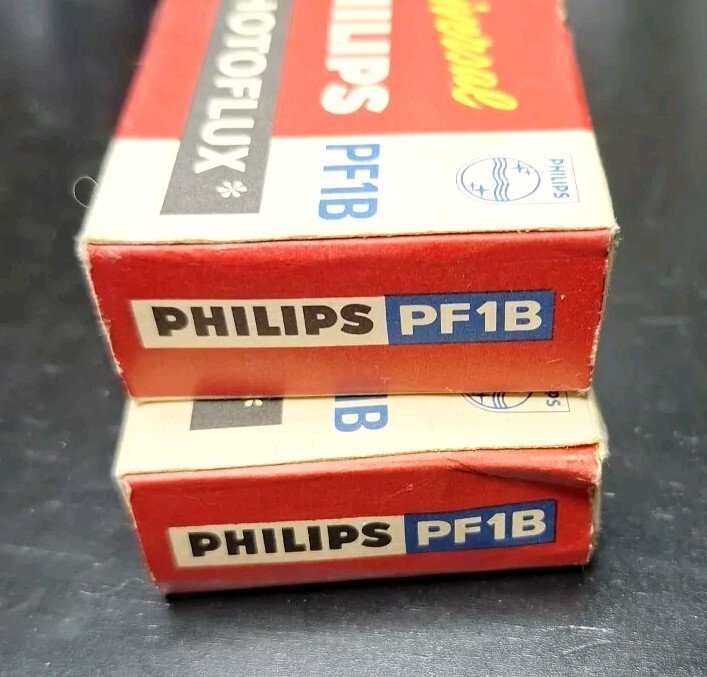 2 Sets of VINTAGE Universal Philips Photoflux PF1B X 10 Bulbs 10 Flashes, NOS.