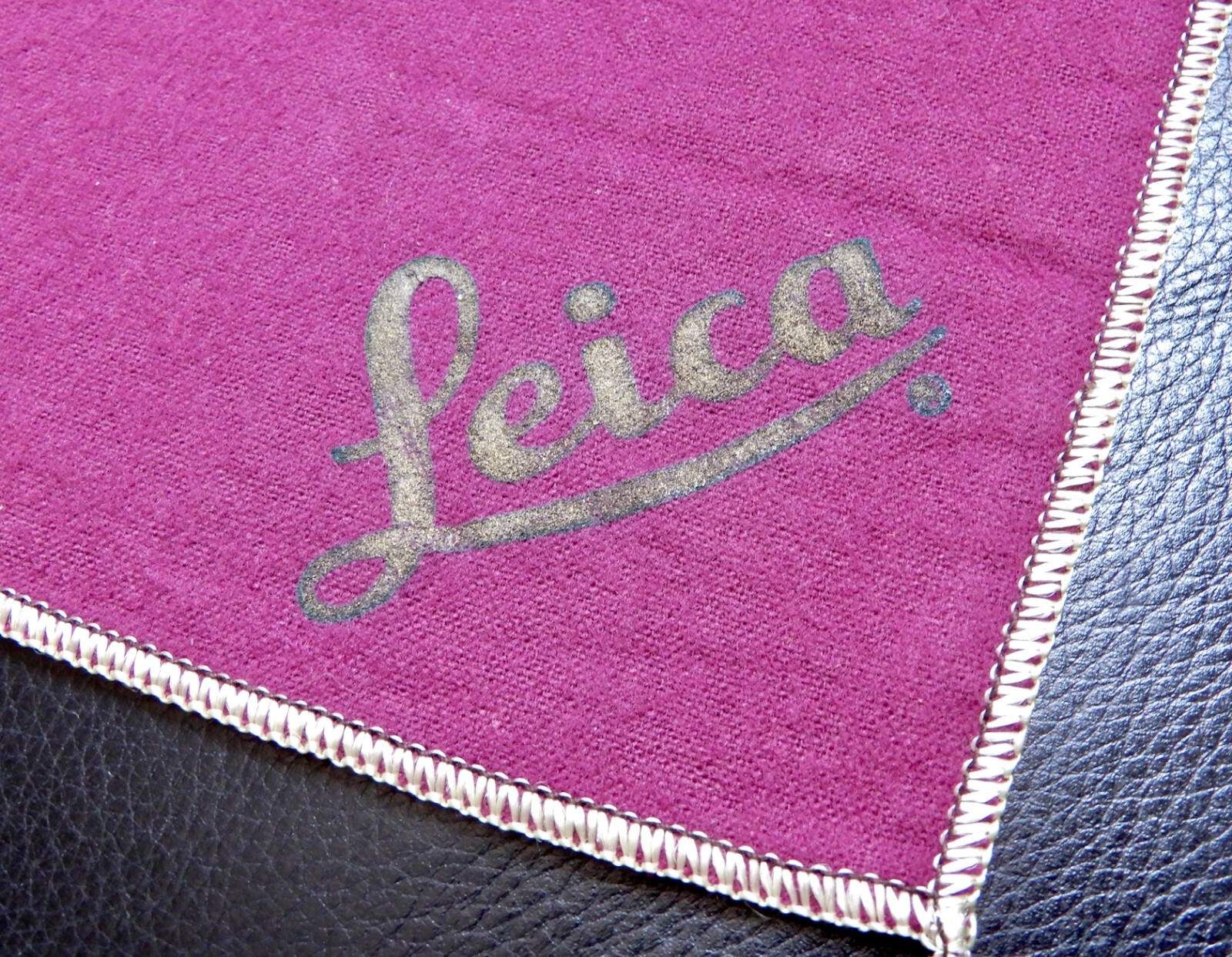 Vintage Leica Counter Cloth ……….. Very Rare !! ……….. MINT