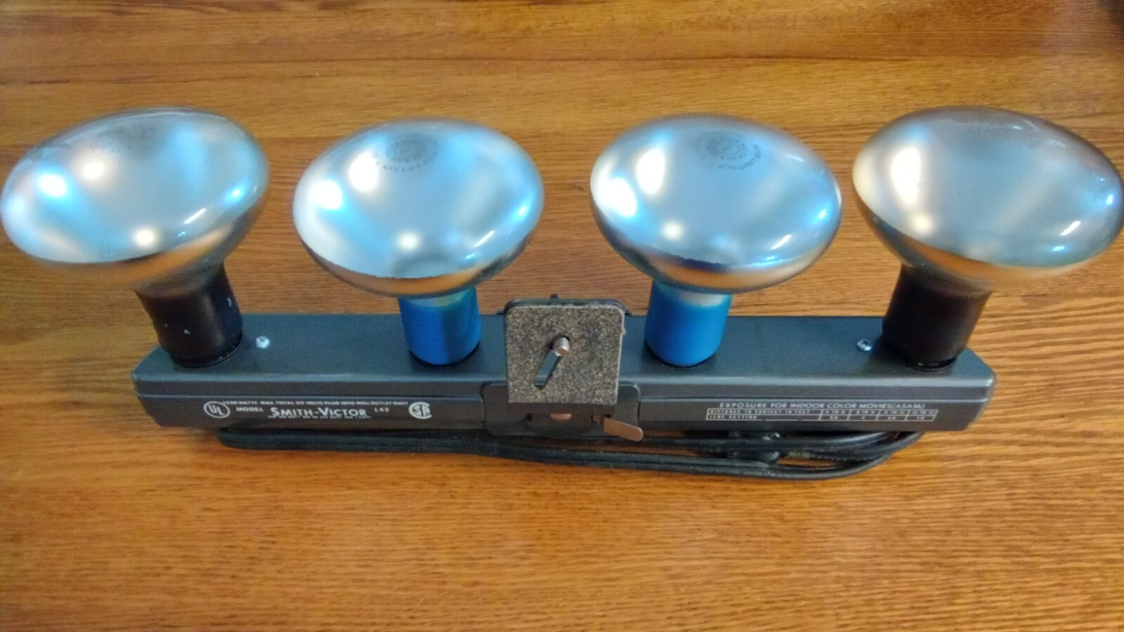 Vintage Light Bar 4 socket w/4 Bulbs Movie Filming Photography Case Smith-Victor