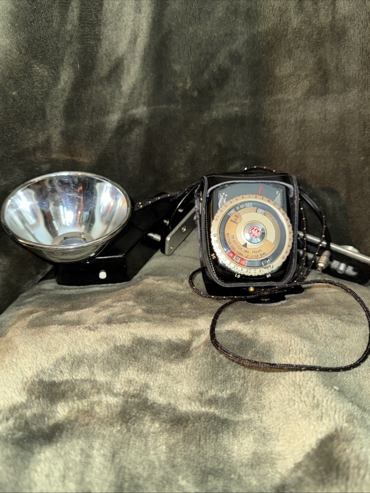 Kodak Retina IIIc w Kodak Bag, Kodalite Flasholder, Bulbs, And Light Reader.