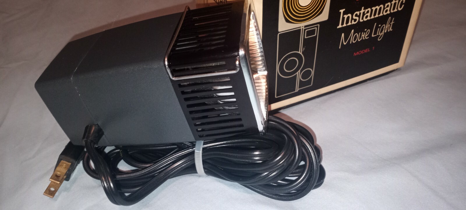 KODAK INSTAMATIC MOVIE LIGHT MODEL 1, NO. D375, MADE IN U.S.A., IN ORIGINAL BOX