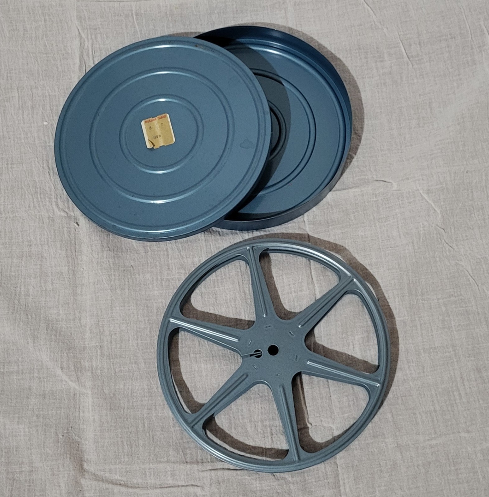 Vintage LOT of 4 Empty 7″ Super 8 Film Movie Projector Reels with Can