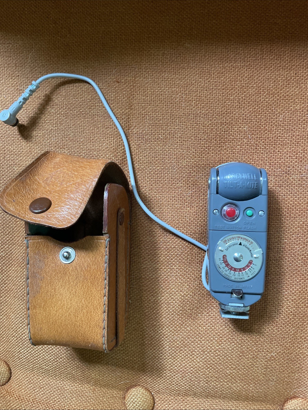 Vintage Camera Honeywell Tilt-A-Mite Flash Unit w/Case ✨