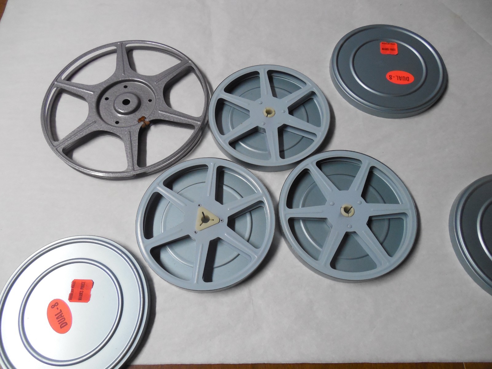 Vintage Lot of 4 Empty 5″ (3) & 7″ (1) 8mm Film Movie Projector Reels with Cans