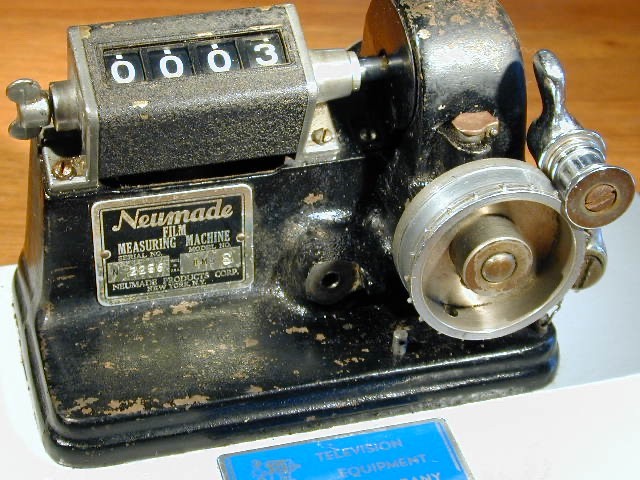 NEUMADE 16MM FILM MEASURING MACHINE MODEL HM-5-S ON PAINTED METAL BASE