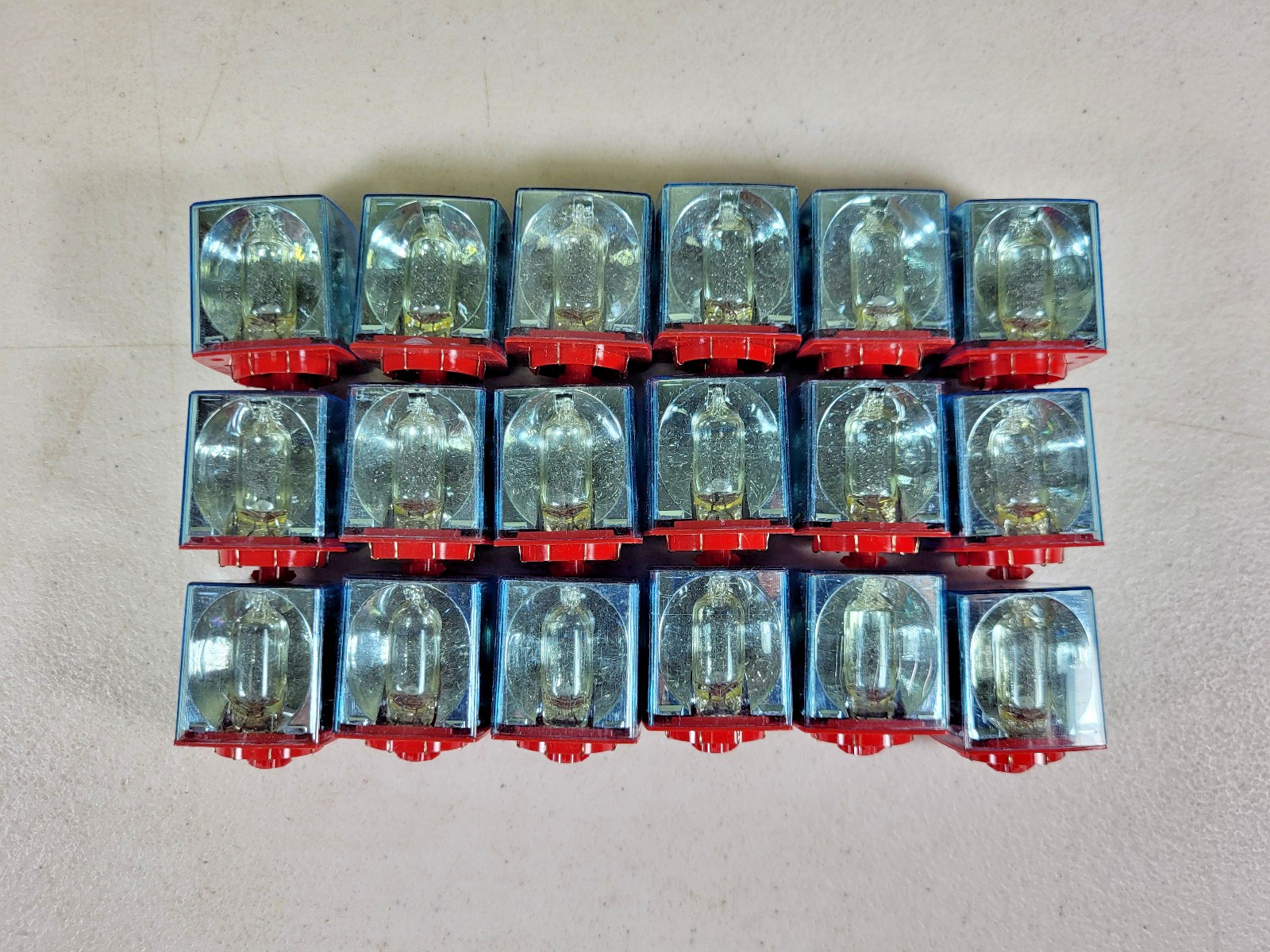 18 GE Flashcubes and 2 Blue Sylvania Superflash Flashbulbs No 40B