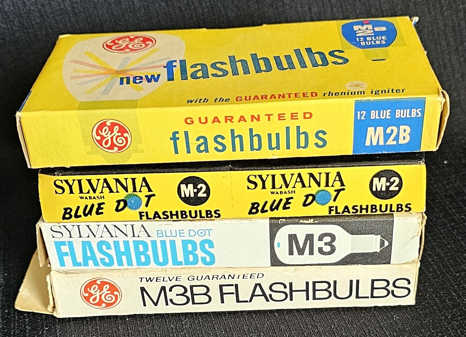 30 Sylvania Blue Dot GE M2,M2B, M3B. M3 Flashbulbs Vintage Camera Flash Bulb Lot