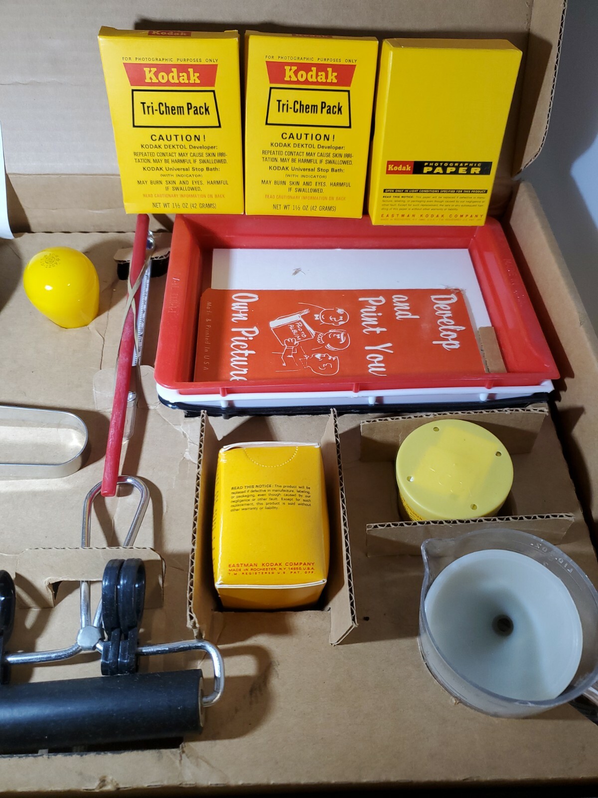 Vintage Kodak Photograph Developing Kit RARE
