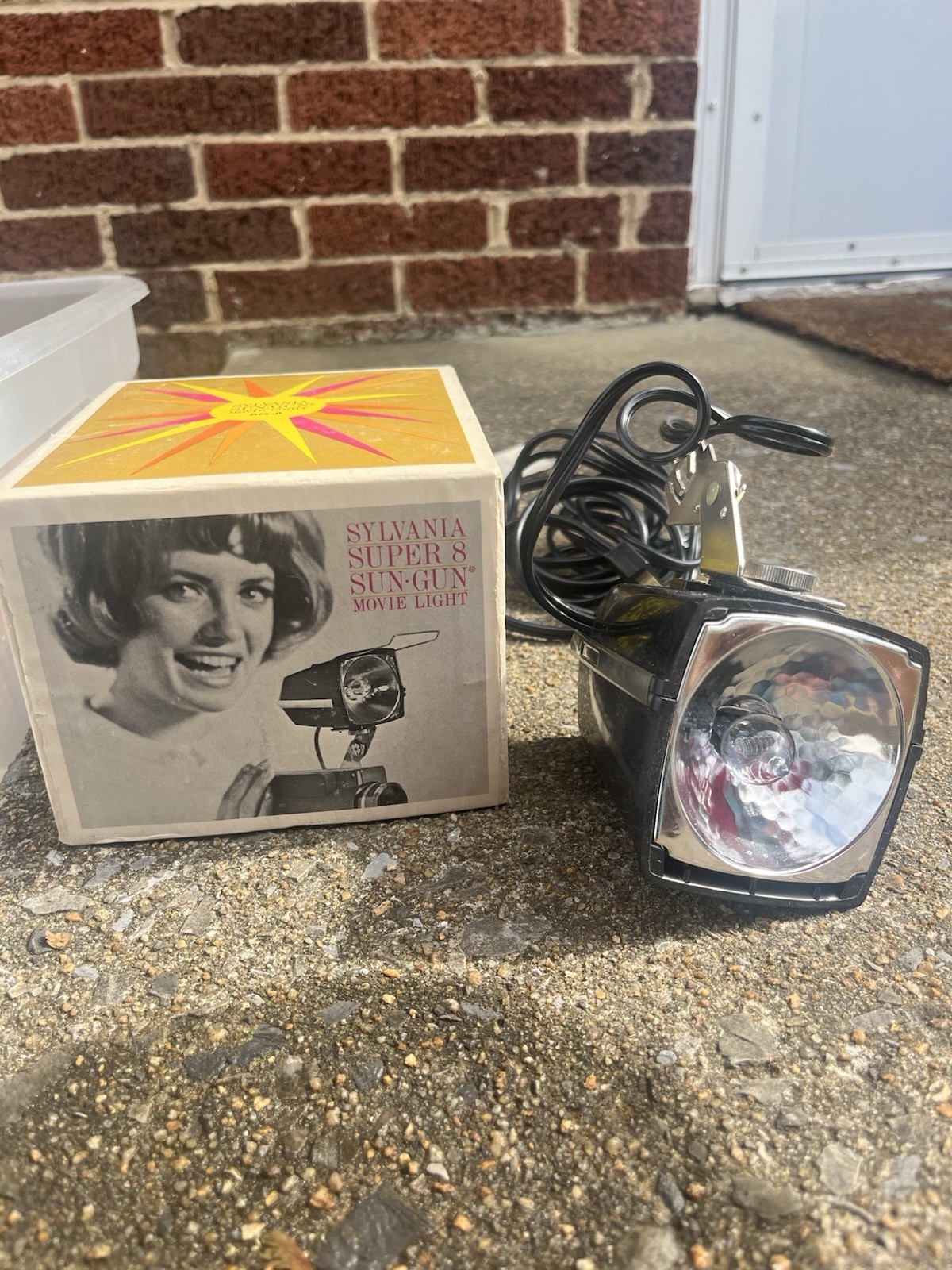 Sylvania Sun Gun SG-8 Movie Light with Box and Manual Book Vintage UNTESTED
