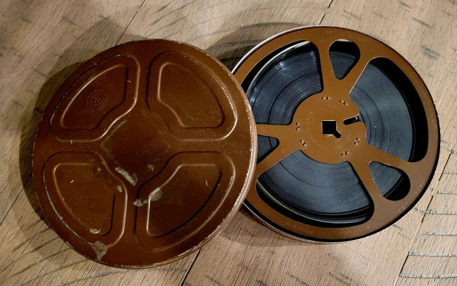GB (Goldberg Brothers) Vintage 6″ Metal 8mm Film Canister with Reel and Film