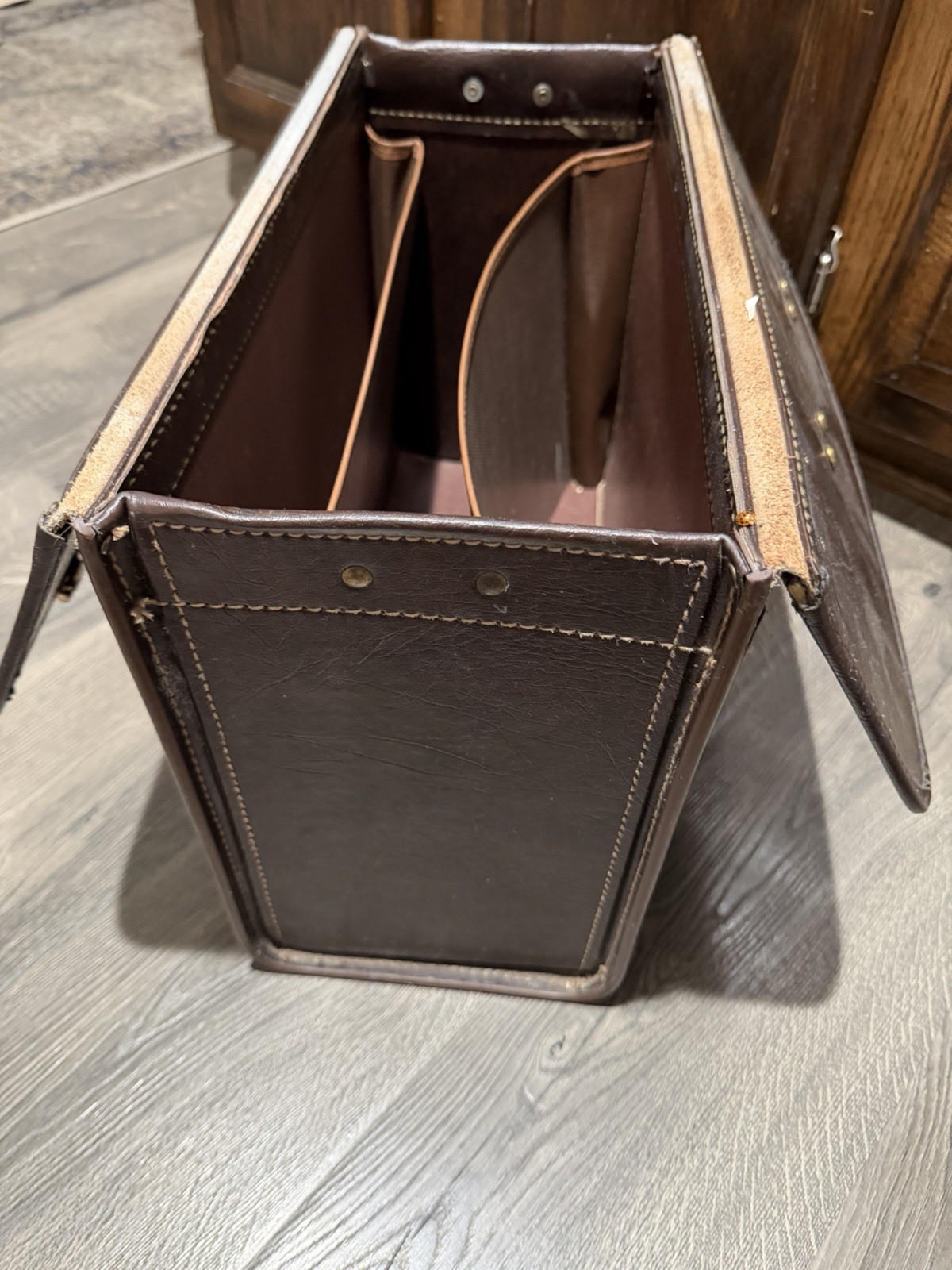 Vintage Softone Tufide Faux Leather Vinyl Coated Locking Carrying Case, No Key