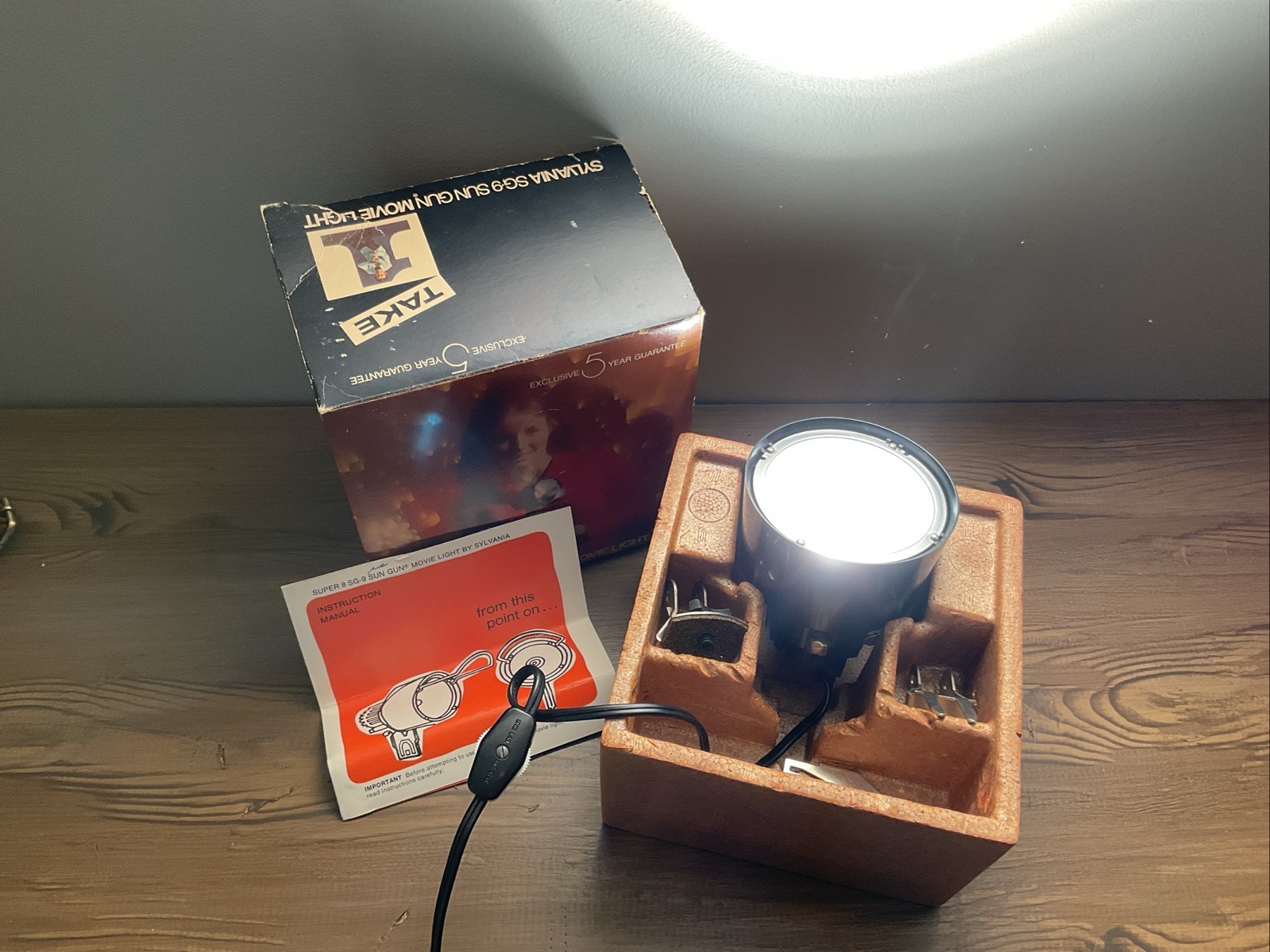 New Vintage Sylvania Sun Gun Movie Light SG-9 Take 1-NIB- Works