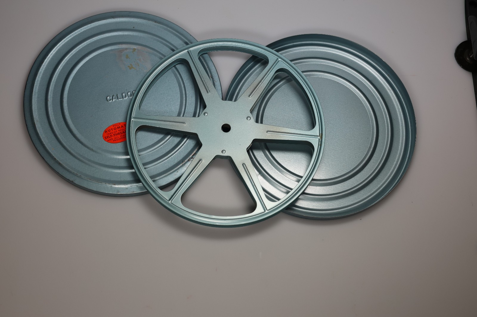 8mm film reels cans, 5 pcs 5″ 200’ Metal Reels & Cans plus 1 150′ metal reel/can