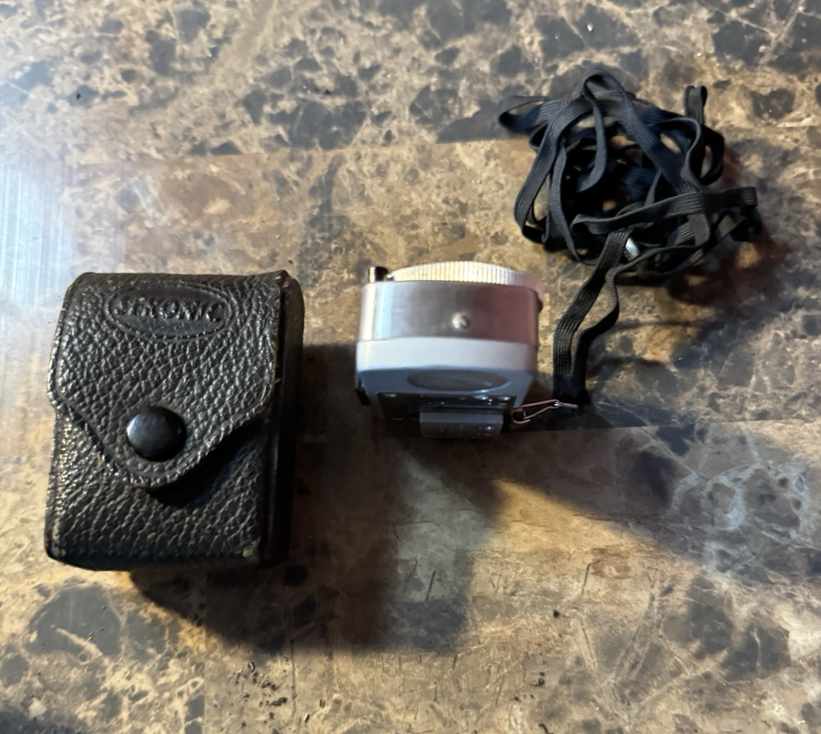 VINTAGE SEKONIC MICRO CLIP-ON LIGHT METER L-136 EXPOSURE METER ORIGINAL CASE